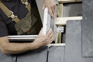 Création fenêtre de toit VELUX NG SERVICES avec raccord-avec-isolant-integre-pour-ardoises